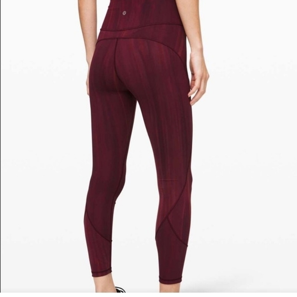 Lululemon In Movement Tight‎ 25" *Everlux Linear Spray Dye White Garnet
